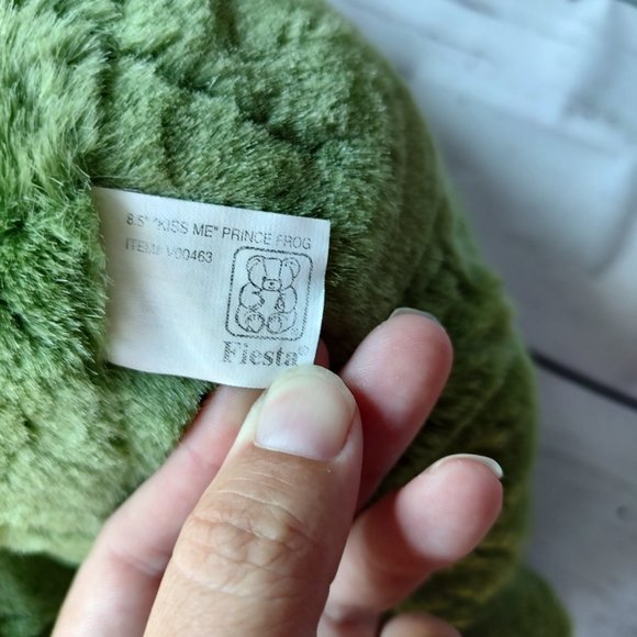 Fiesta kiss me queen frog plush valentine's plush - Picture 5 of 7